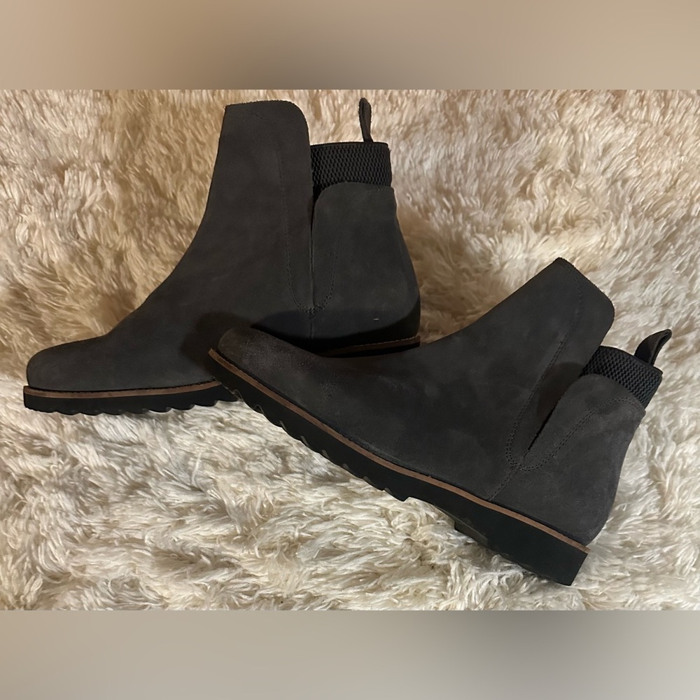 Blondo Boots Womens 8M Waterproof Ankle Shoes Gray Suede Classic Pull On EUC - Picture 2 of 6
